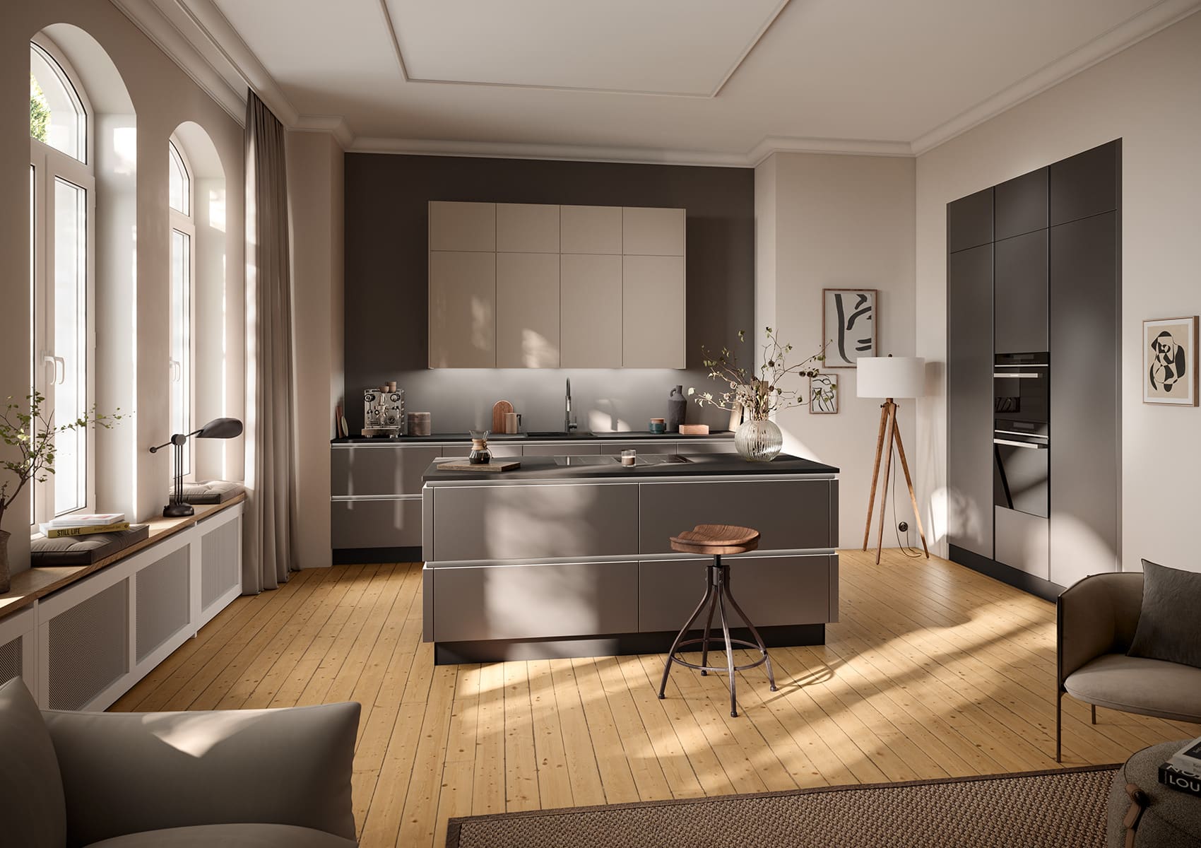 Eine moderne Häcker-Küche mit Küchengeräten aus Edelstahl, einer Kücheninsel und Holzböden, beleuchtet durch natürliches Licht aus großen Fenstern.
